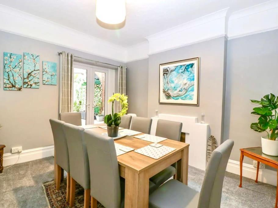 Homely 4 Bedroom Large House Inc Free Parking - Great Location - Fast Wifi - Smart Tv - Sleeps Up To 7! Close To Bournemouth & Poole Town Centre & Sandbanks Exterior foto
